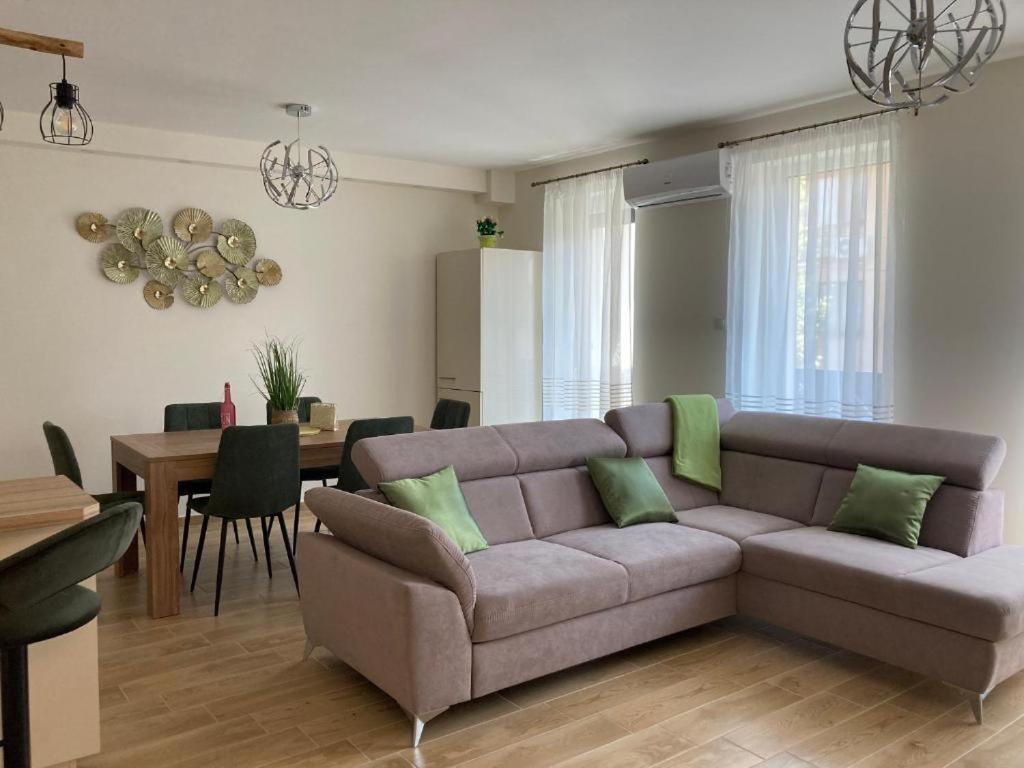 Noemi Apartman Hajduszoboszlo Exterior photo